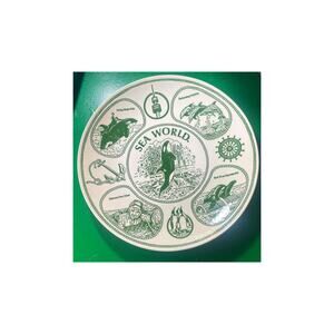 1975 Sea World Souvenir Plate  Killer Whale Green/White